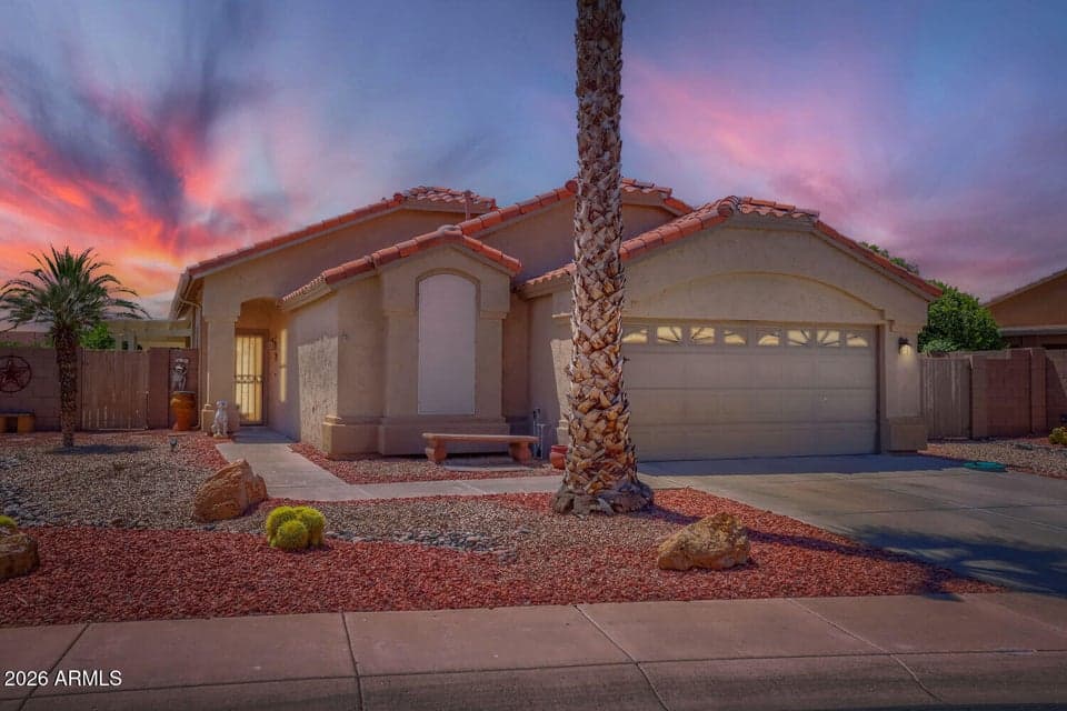 Great location for this expanded home in Arizona Traditrions!