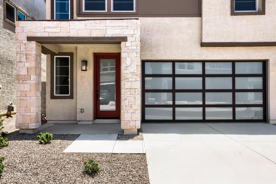 1807 sf, 3 bed with loft, 2.5 baths.