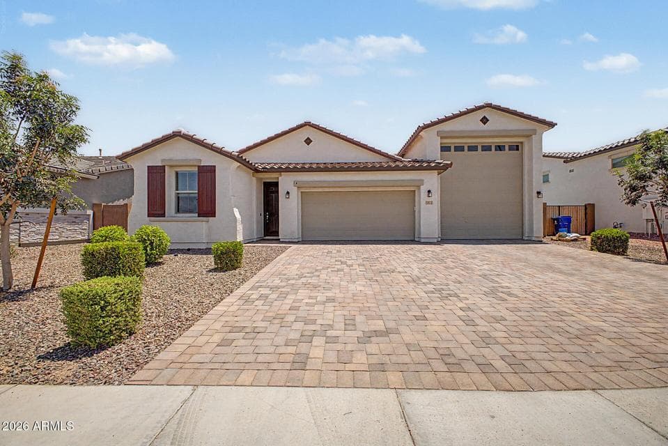 913 S 108TH Avenue, Avondale, AZ 85323 — photo 1 of 22
