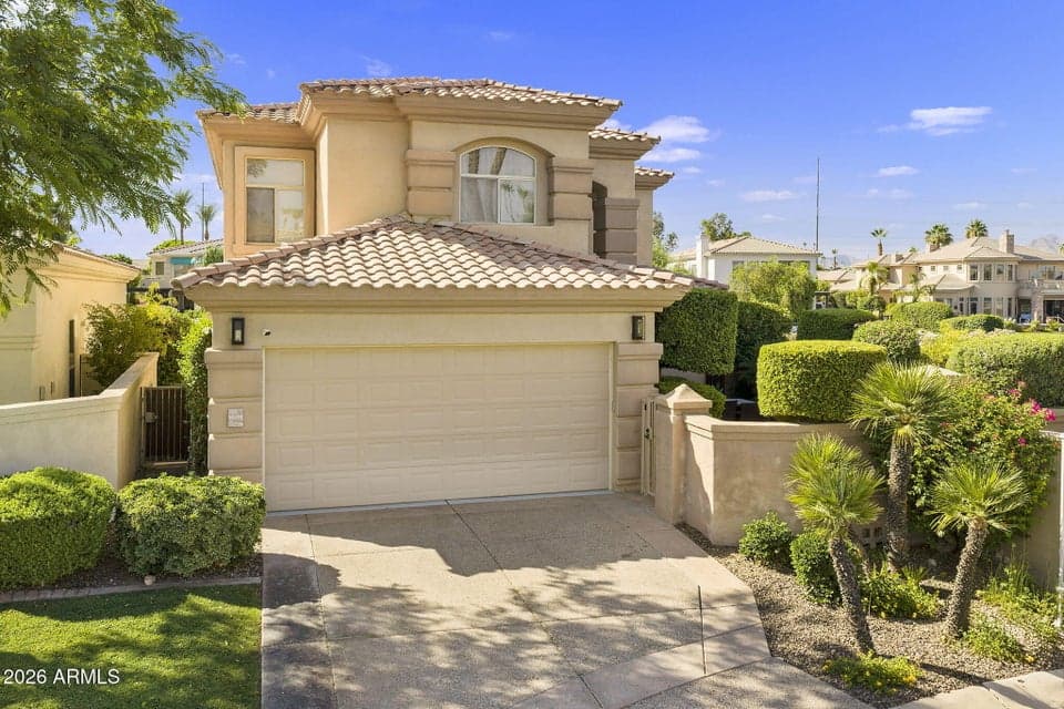 HOA Maintains Front Grassy Area