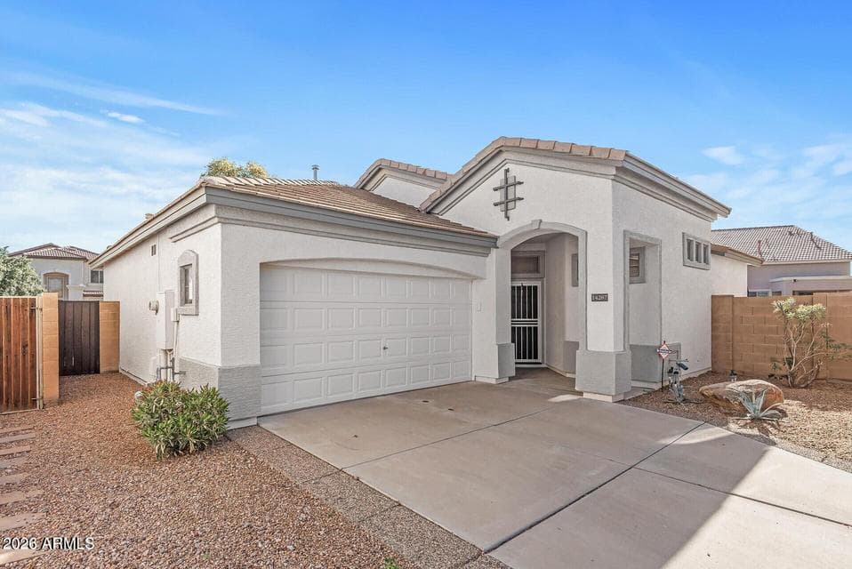 This home offers you 3 bedrooms, 2 full baths, open concept, vaulted ceilings, raised breakfast bar, gas range for cooking and private pool with waterfall. A must see. home!