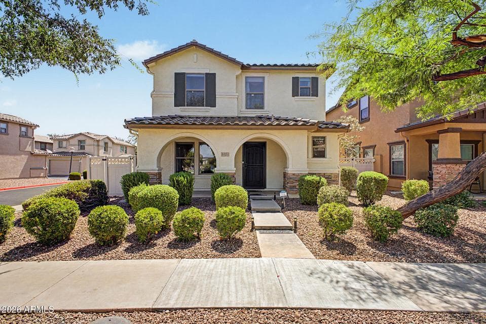 1020 S CHESHIRE Lane, Gilbert, AZ 85296 — photo 1 of 35