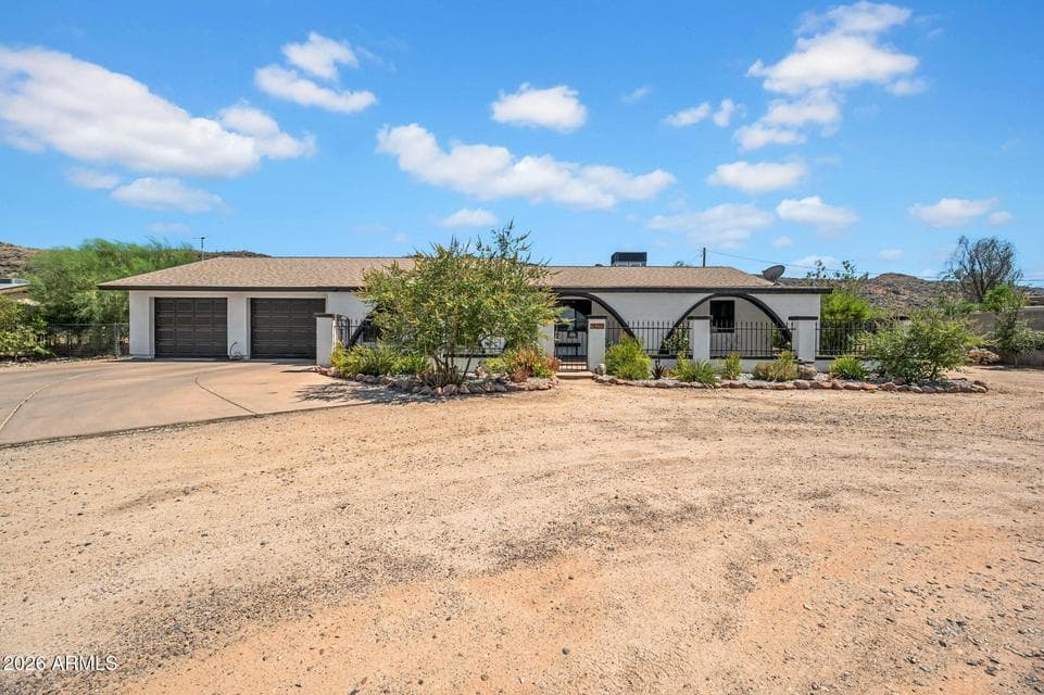 2621 E SOUTH MOUNTAIN Avenue, Phoenix, AZ 85042 — photo 1 of 32