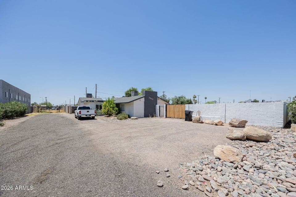 2802 N 36TH Street 1, Phoenix, AZ 85008 — photo 1 of 17