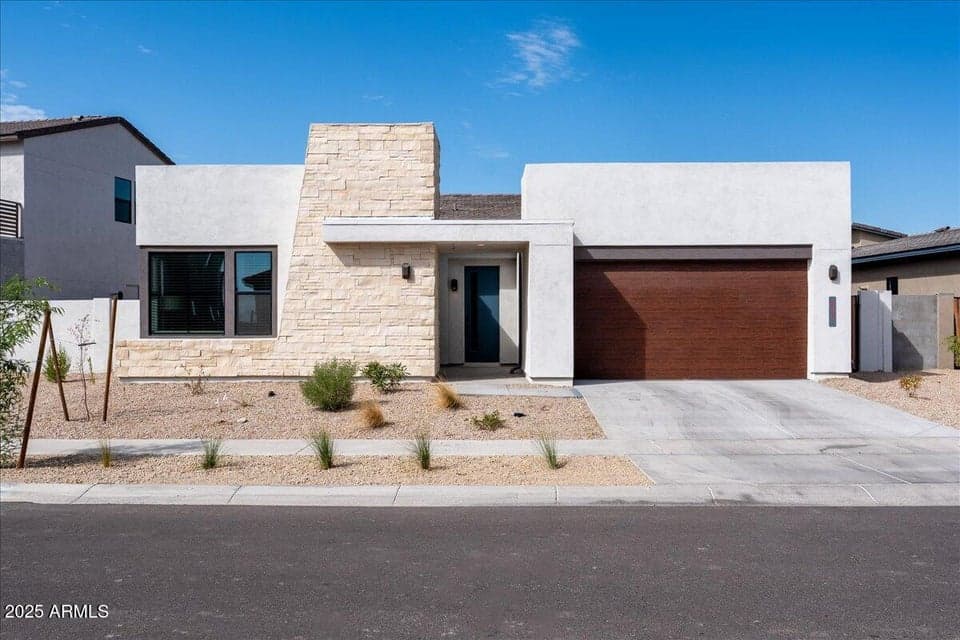 917 E BUIST Avenue, Phoenix, AZ 85042 — photo 1 of 32