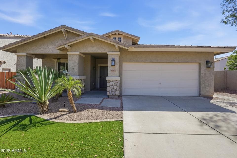 4869 S STONECREEK Boulevard, Gilbert, AZ 85298 — photo 1 of 36