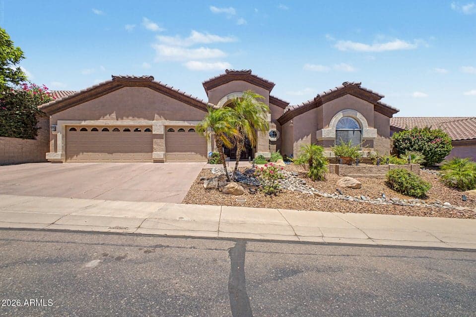 1934 E EVERETT Drive, Phoenix, AZ 85022 — photo 1 of 39