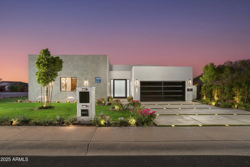 8402 E HEATHERBRAE Drive, Scottsdale, AZ 85251 — photo 1 of 60