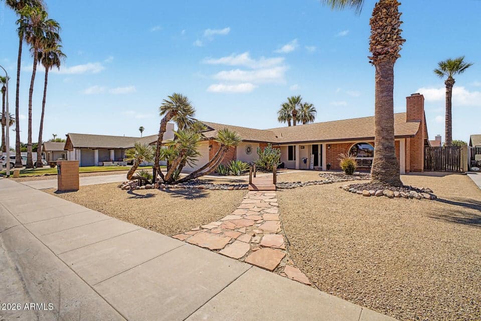 4555 W ECHO Lane, Glendale, AZ 85302 — photo 1 of 33