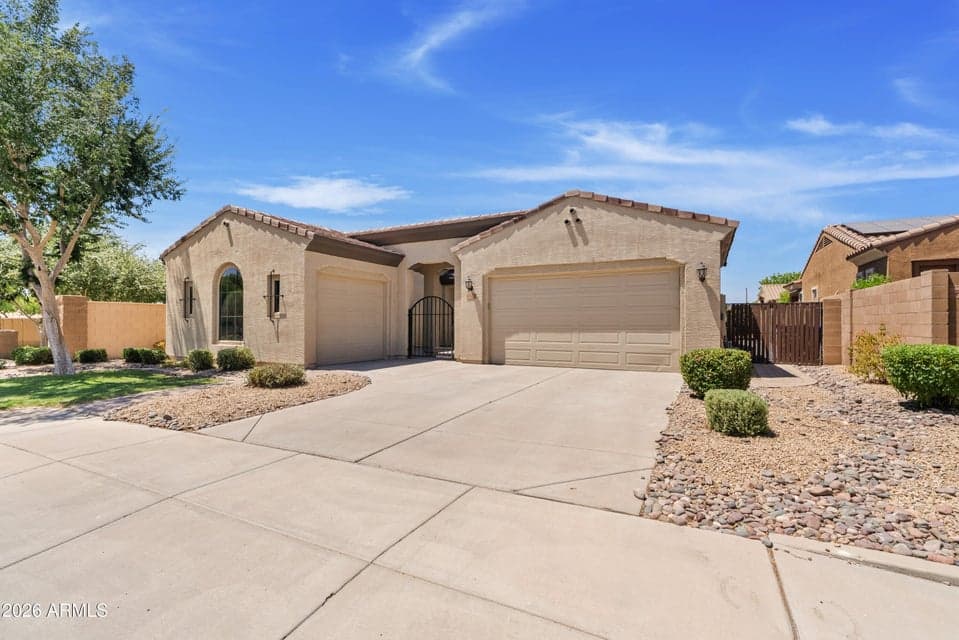 2524 E HONEYSUCKLE Place, Chandler, AZ 85286 — photo 1 of 32