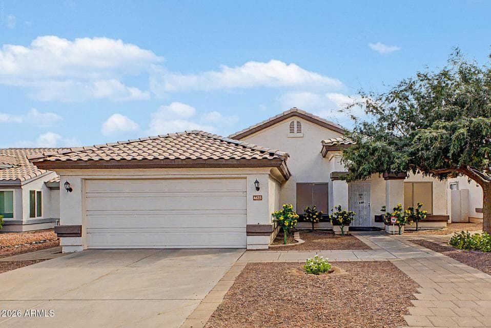 4625 E LAVENDER Lane, Phoenix, AZ 85044 — photo 1 of 35