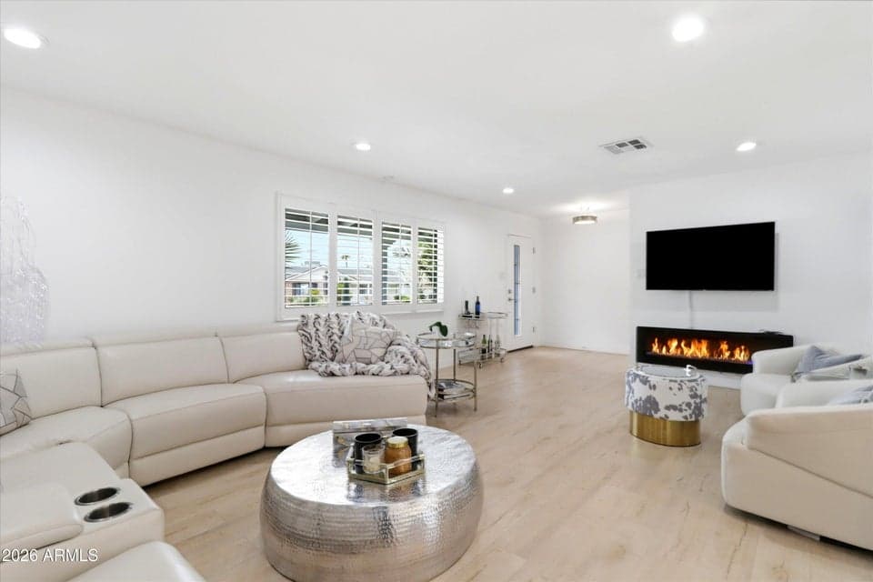 1708 E MCLELLAN Boulevard, Phoenix, AZ 85016 — photo 1 of 40