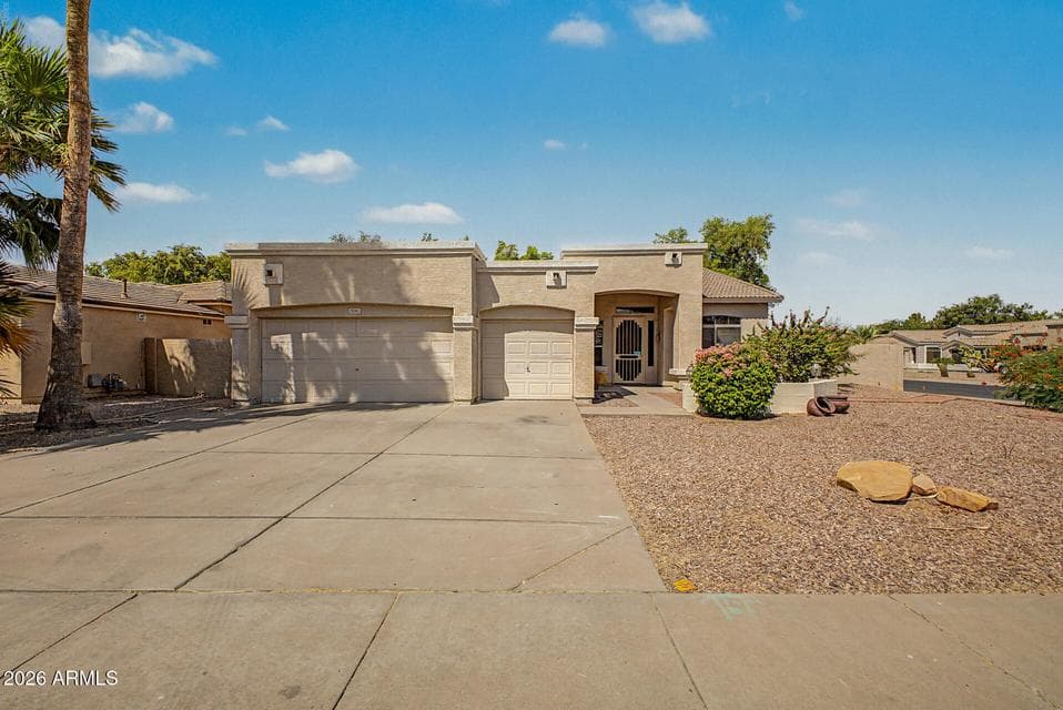 530 S BAHAMA Drive, Gilbert, AZ 85296 — photo 1 of 36