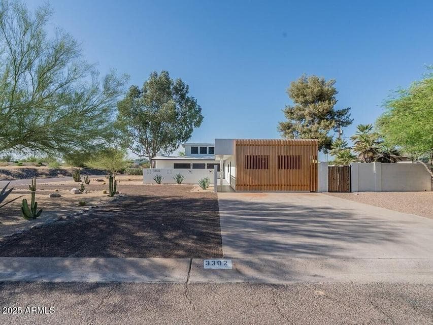 3302 E Turquoise Avenue, Phoenix, AZ 85028 — photo 1 of 59