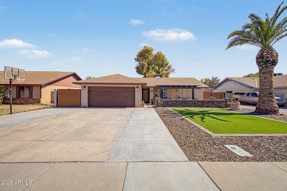 8615 W DIANA Avenue, Peoria, AZ 85345 — photo 1 of 34