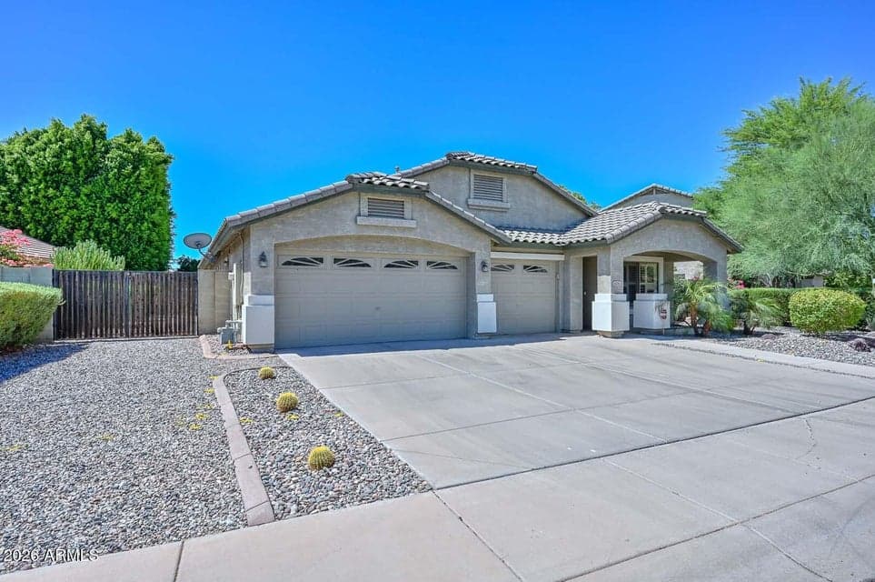 11225 W CAMBRIDGE Avenue, Avondale, AZ 85392 — photo 1 of 49