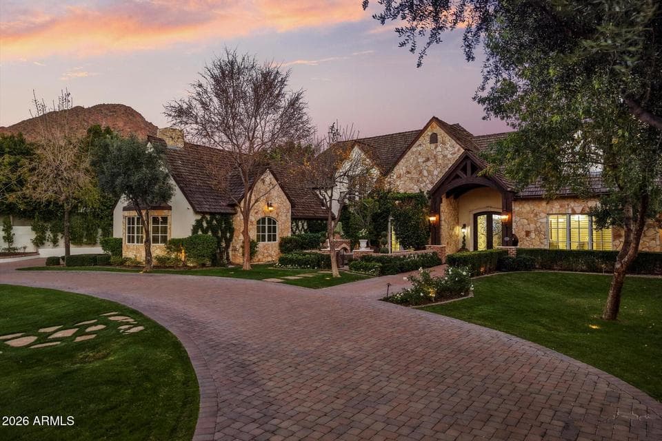 4715 N LAUNFAL Avenue, Phoenix, AZ 85018 — photo 1 of 39