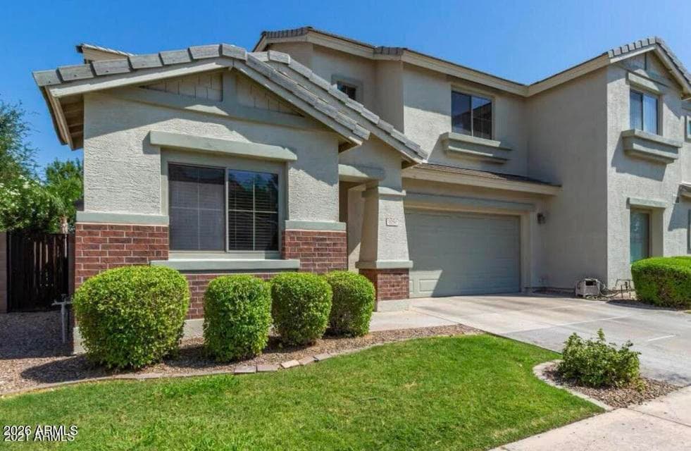 Welcome home to South Chandler's Lantana Village!