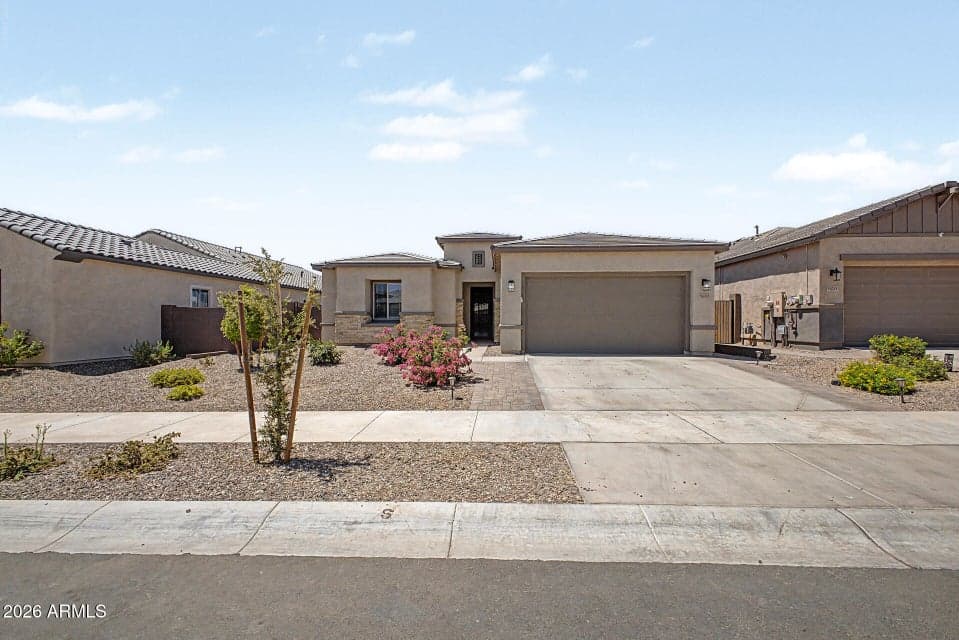 16699 W SAGUARO PARK Lane, Surprise, AZ 85387 — photo 1 of 33
