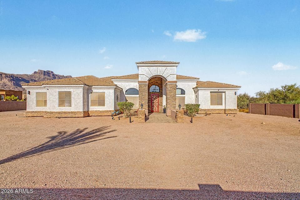 529 S VAL VISTA Road, Apache Junction, AZ 85119 — photo 1 of 56
