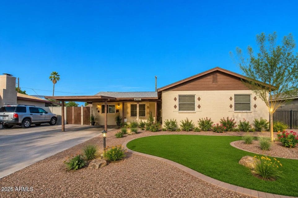 Ready to be landscaped from scratch. AI Photo
