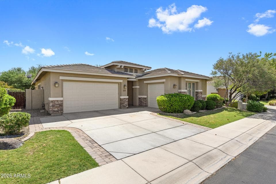 6692 S LYON Drive, Gilbert, AZ 85298 — photo 1 of 41