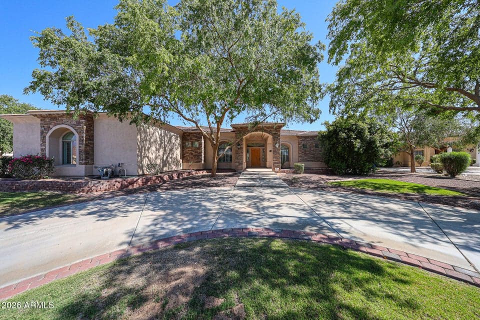925 E Valencia Drive, Phoenix, AZ 85042 — photo 1 of 47