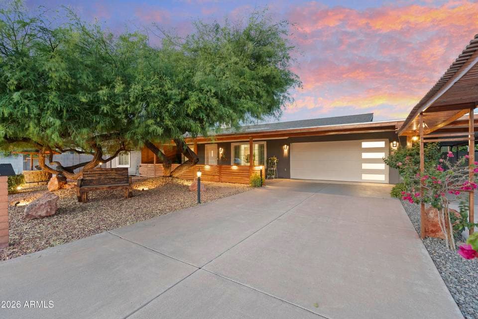 11215 N 37TH Avenue, Phoenix, AZ 85029 — photo 1 of 71