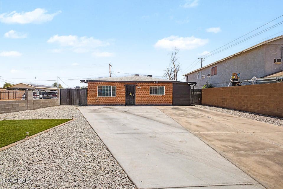 1449 S 11TH Avenue, Phoenix, AZ 85007 — photo 1 of 32
