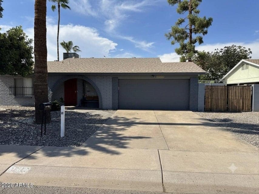 2840 W MICHELLE Drive, Phoenix, AZ 85053 — photo 1 of 4