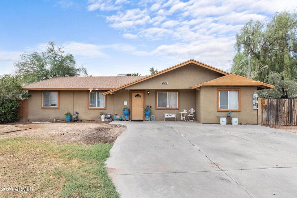 1229 E DEVONSHIRE Avenue, Phoenix, AZ 85014 — photo 1 of 59