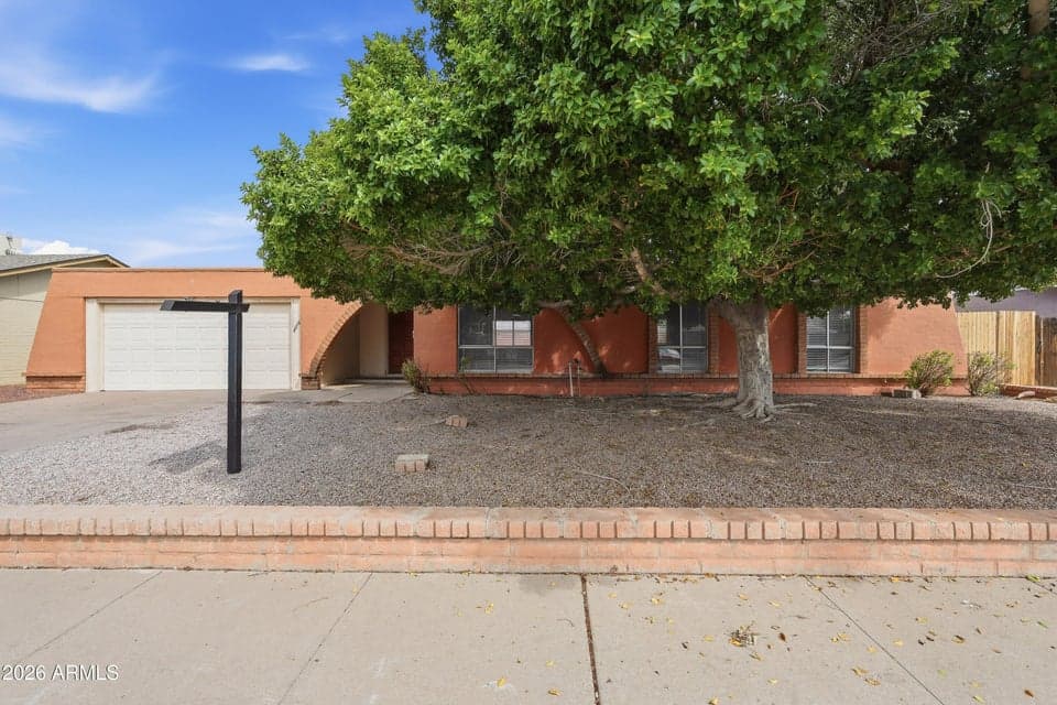 4616 W SAGUARO Drive, Glendale, AZ 85304 — photo 1 of 28