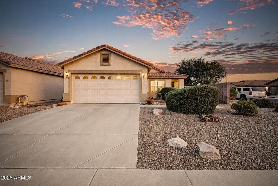 667 W KINGMAN Loop, Casa Grande, AZ 85122 — photo 1 of 25
