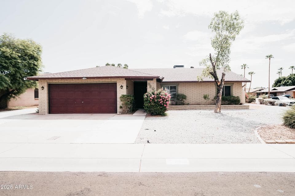 9801 N 49TH Lane, Glendale, AZ 85302 — photo 1 of 40