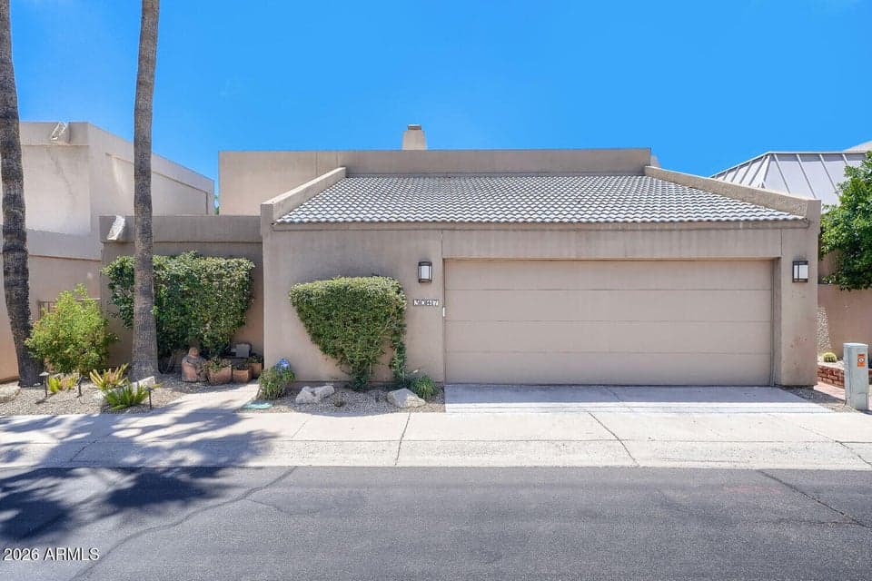 3047 E STELLA Lane, Phoenix, AZ 85016 — photo 1 of 29