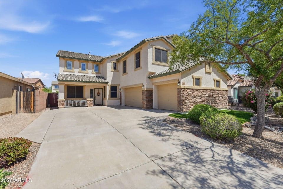 38301 N CAROLINA Avenue, San Tan Valley, AZ 85140 — photo 1 of 34