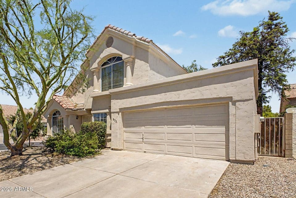 822 W BRADFORD Drive, Gilbert, AZ 85233 — photo 1 of 26