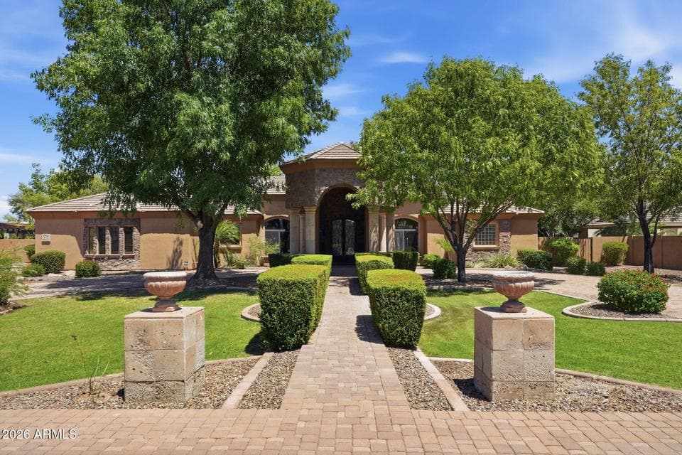 6561 S OAKWOOD Way, Gilbert, AZ 85298 — photo 1 of 72