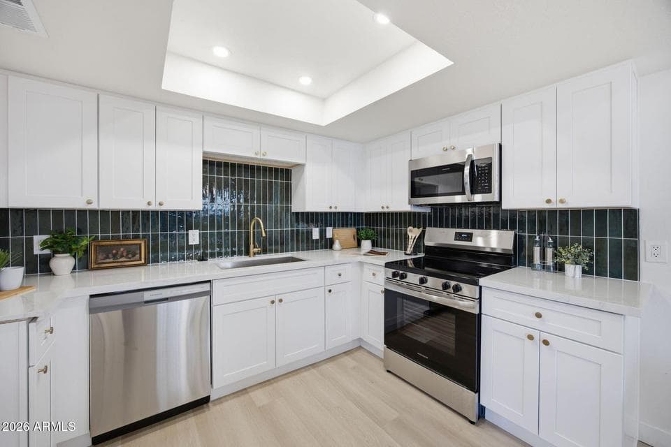 8011 N 49TH Avenue, Glendale, AZ 85302 — photo 1 of 25