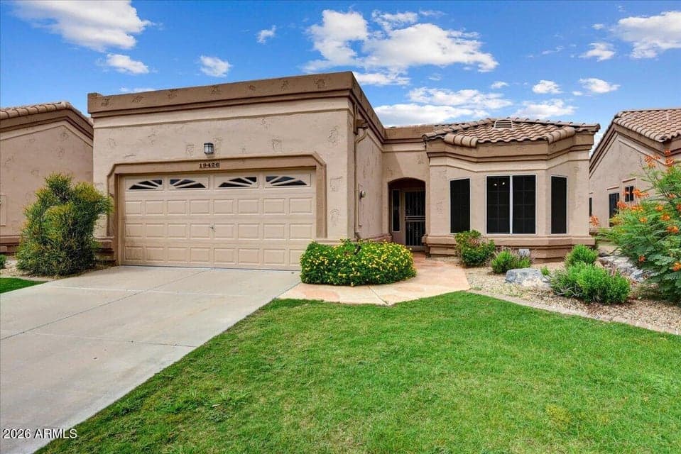 Welcome to this bright and inviting home, with beautiful landscaping!