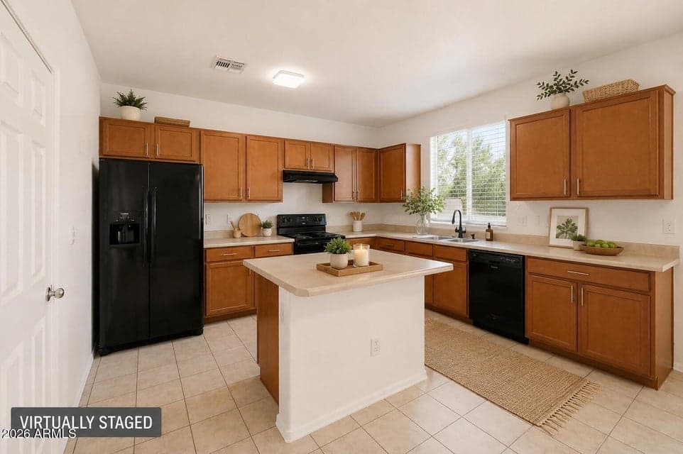 7129 W SOLANO Drive N, Glendale, AZ 85303 — photo 1 of 31