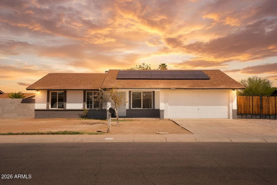 7728 W CHEERY LYNN Road, Phoenix, AZ 85033 — photo 1 of 45