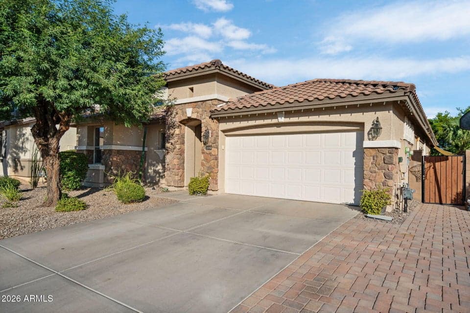 2351 S GLEN Drive, Chandler, AZ 85286 — photo 1 of 55