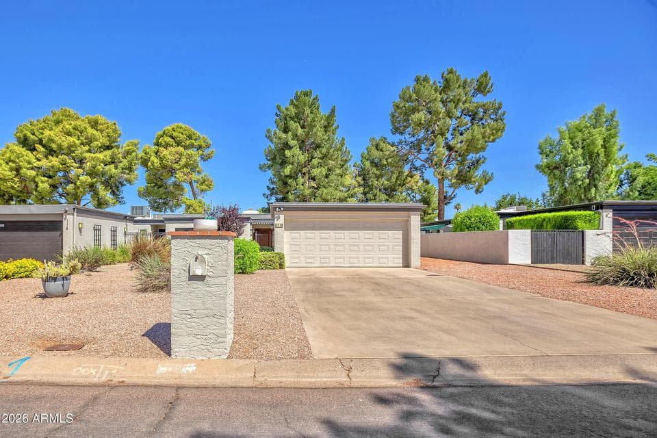 110 W TAM OSHANTER Drive, Phoenix, AZ 85023 — photo 1 of 36
