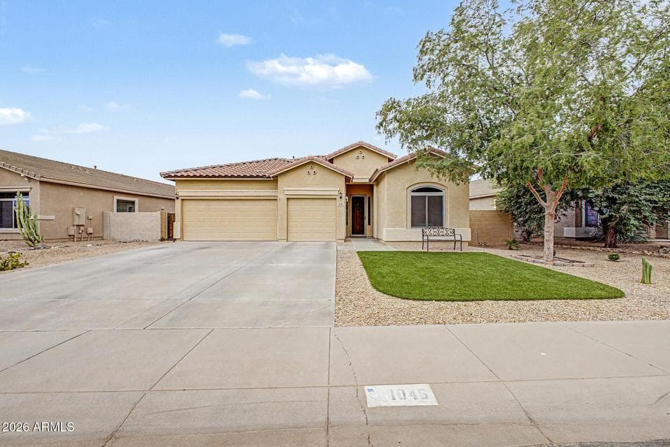 1046 W AYRSHIRE Trail, San Tan Valley, AZ 85143 — photo 1 of 33