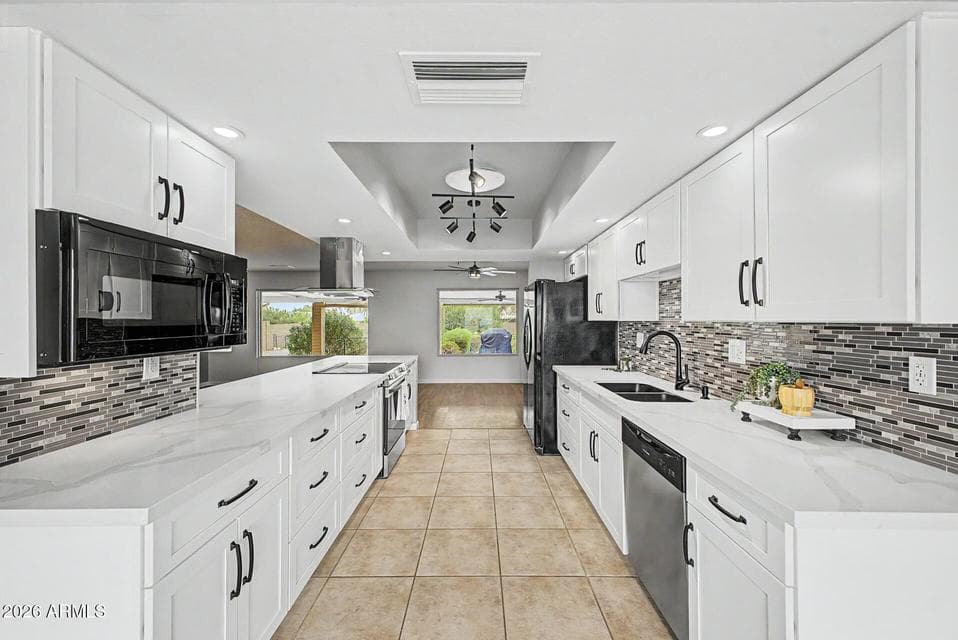 Gorgeous Remodeled Kitchen!