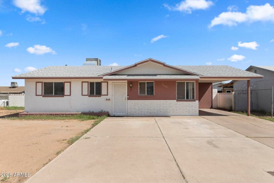 2242 E CHIPMAN Road, Phoenix, AZ 85040 — photo 1 of 25