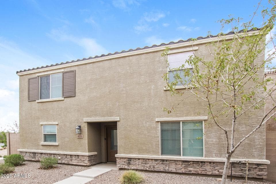 8235 W ODEUM Lane, Phoenix, AZ 85043 — photo 1 of 27