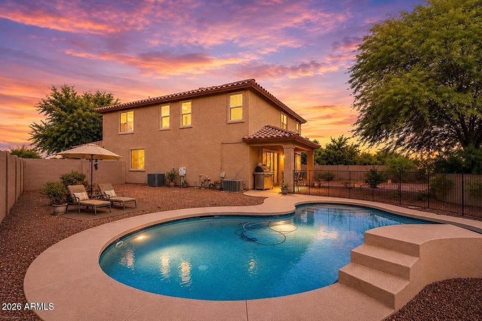 5011 S CARLYLE Drive, Gilbert, AZ 85298 — photo 1 of 43