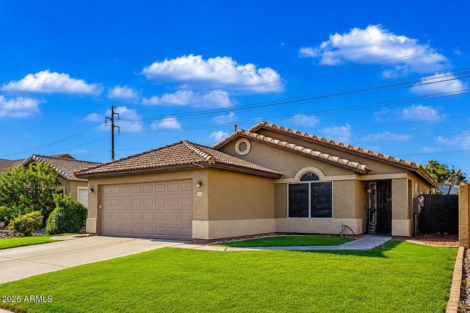 194 W SHANNON Street, Gilbert, AZ 85233 — photo 1 of 23